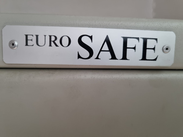 Säkerhets/Vapenskåp  Eurosafe ID 220