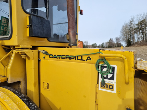 Lastmaskin Caterpillar 910 med 6 st redskap.
