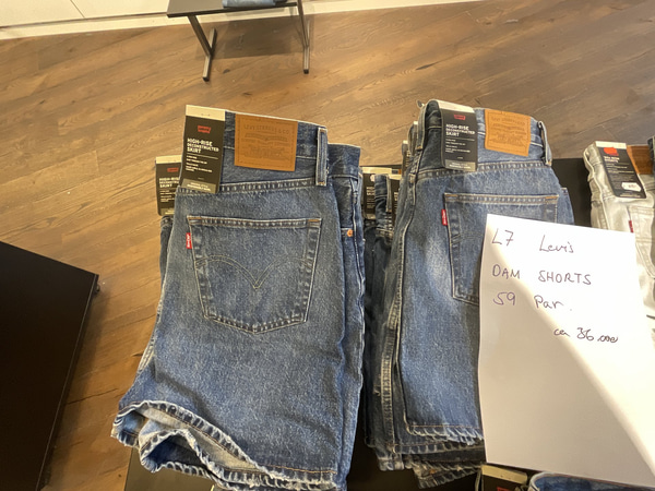 Konkursparti, Levis jeans shorts, L7